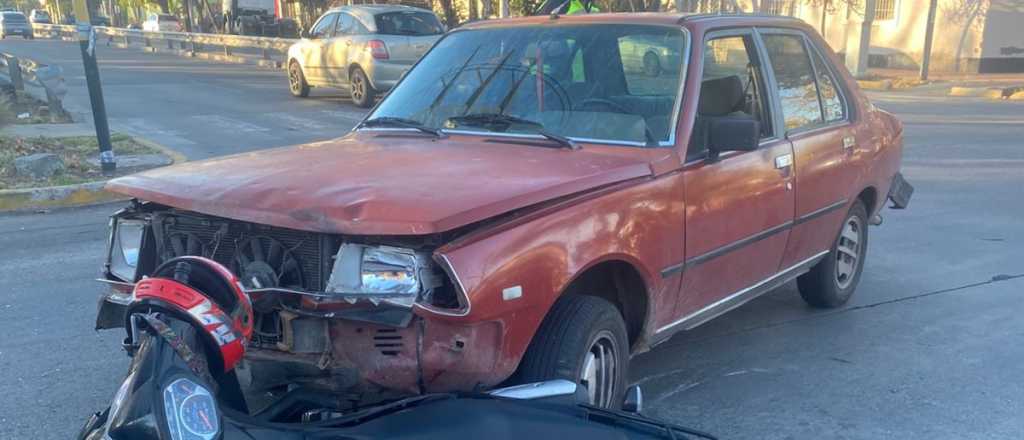 Una mujer fue embestida por un auto en el Corredor del Oeste y está grave