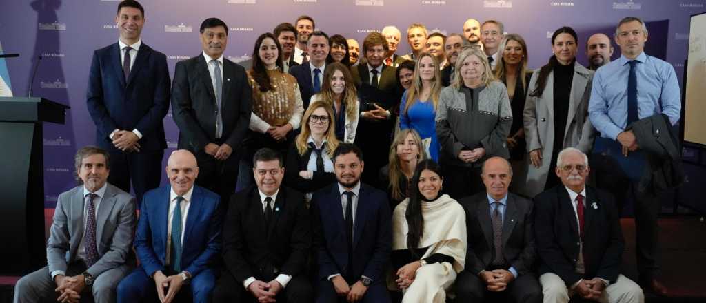 Milei en modo profe: les dio una clase de ecnomía a los diputados de LLA 