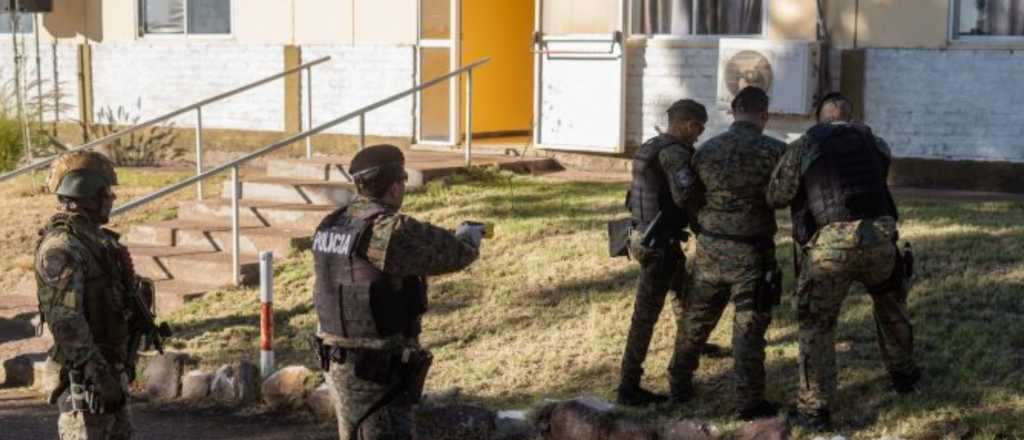 Le dieron una descarga a un policía para mostrar el efecto de las Taser