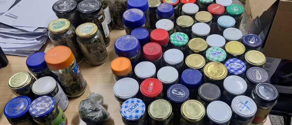 Un hombre distribuía marihuana en frascos desde su casa de Luján de Cuyo
