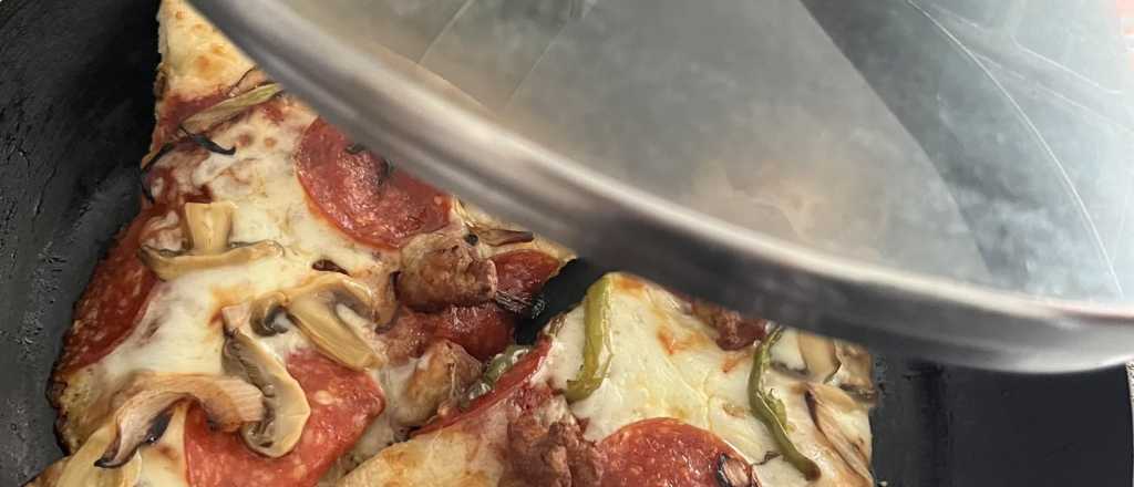 C&oacute;mo calentar la pizza en tu sart&eacute;n y dejarla perfecta