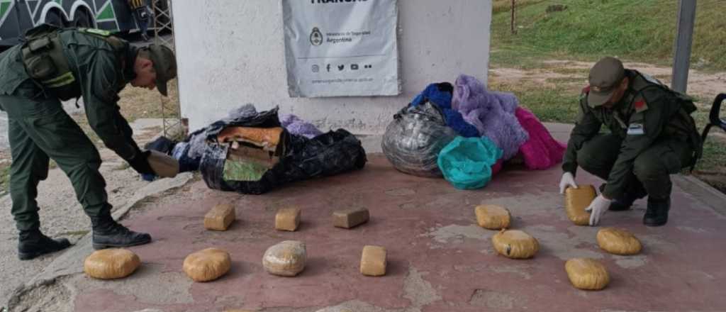 Encontraron un bolso con marihuana en un micro que venía a Mendoza
