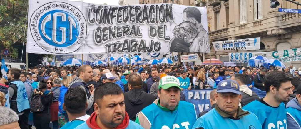 Otro freno judicial: suspendieron el decreto que limitaba el derecho a huelga