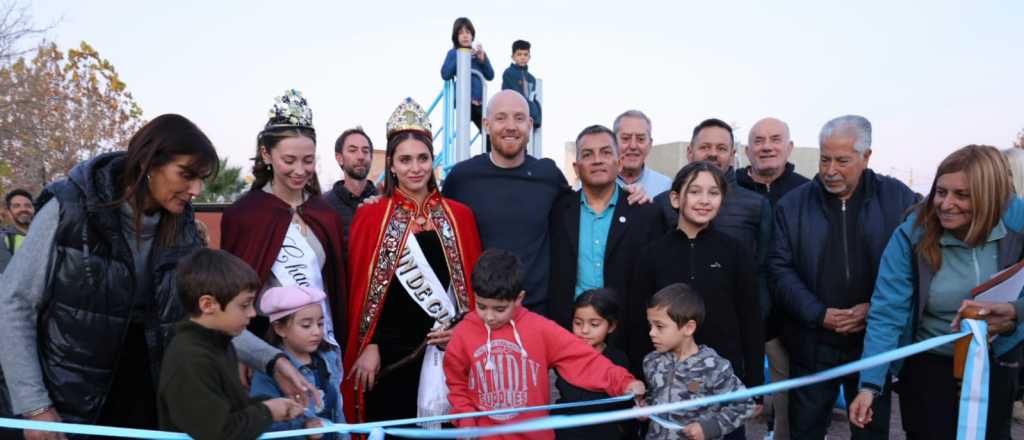 Allasino inauguró una nueva plaza en Chacras de Coria
