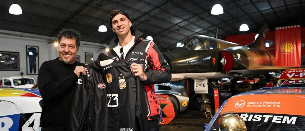 El Dibu revolucionó el autódromo de La Plata y recibió un peculiar regalo