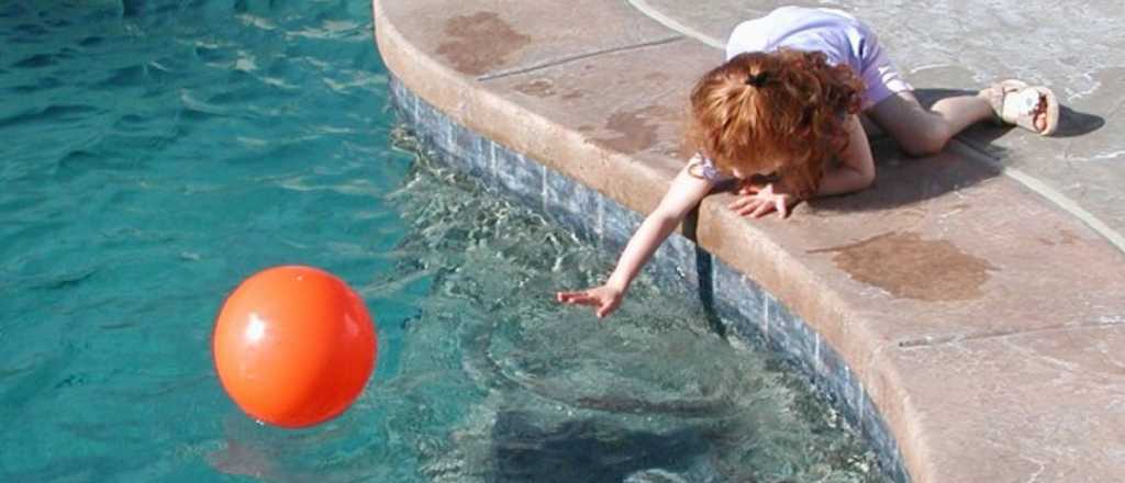 Dos ni&ntilde;os est&aacute;n en terapia intensiva tras caer a una pileta en San Rafael