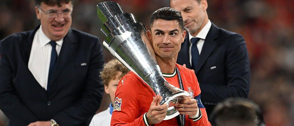 La reacción de Yamal mientras Cristiano levantaba la Nations League