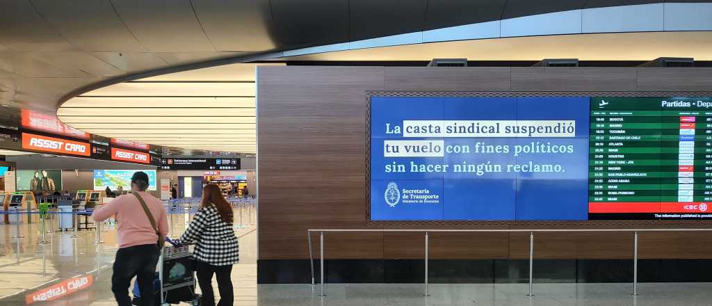 El cartel que exhibi&oacute; el Gobierno en Ezeiza contra el gremio que convoc&oacute; al paro