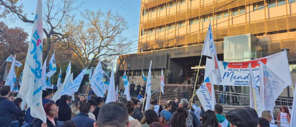 Respaldo a CFK: dirigentes y autoconvocados se manifestaron en Mendoza
