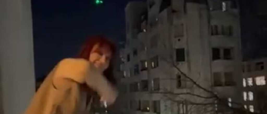 Video: Cristina salió al balcón de su casa para saludar a  los militantes