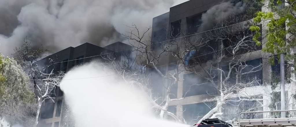 Un avión con 242 personas a bordo se estrelló en India