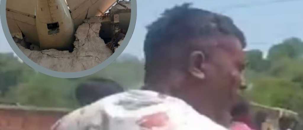 Caminando: así salió el sobreviviente de la tragedia aérea de India