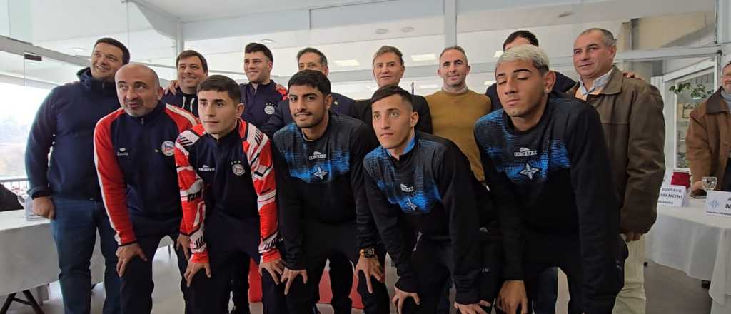 Acuerdo histórico: Regatas se suma al fútbol 11 junto a Atlético Argentino