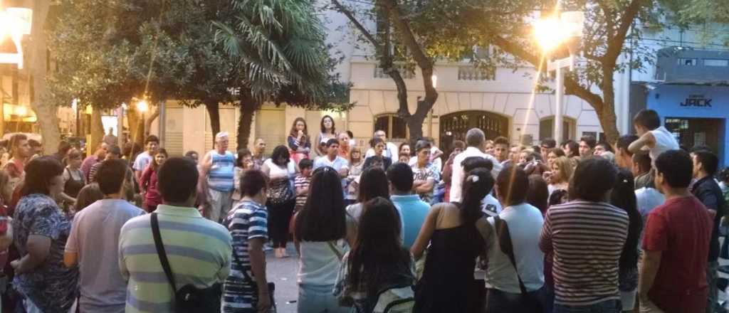 As&iacute; es la vida de un artista callejero de Mendoza