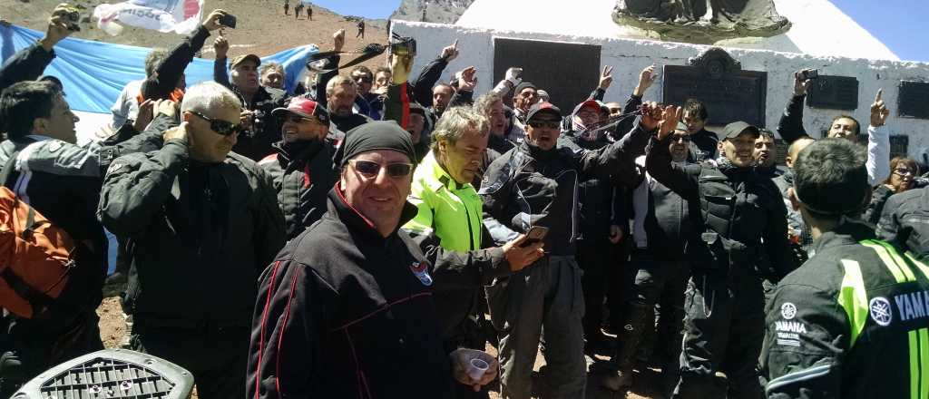 Paz y amistad: Impresionante encuentro de motos en la frontera Mendoza-Chile