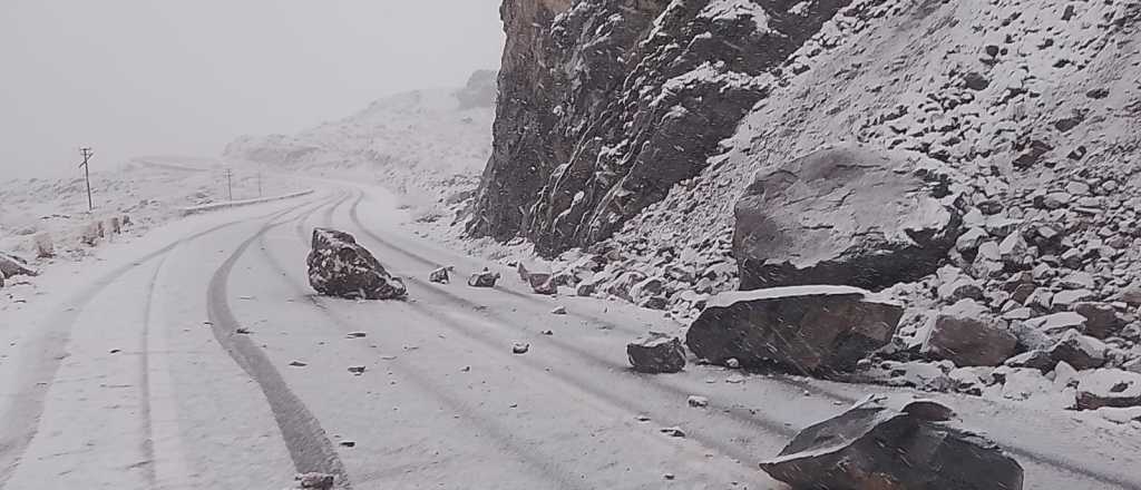 Derrumbe en Alta Montaña a la altura de Polvaredas