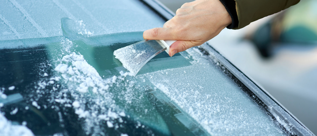 &iquest;Parabrisas con congelado?: el truco infalible para quitar el hielo de tu auto