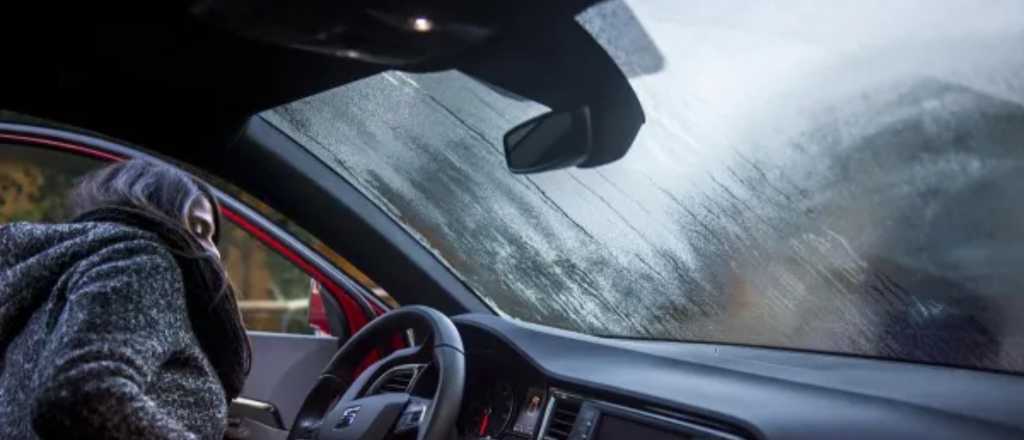 Los 3 trucos caseros para desempañar los vidrios del auto sin usar el aire