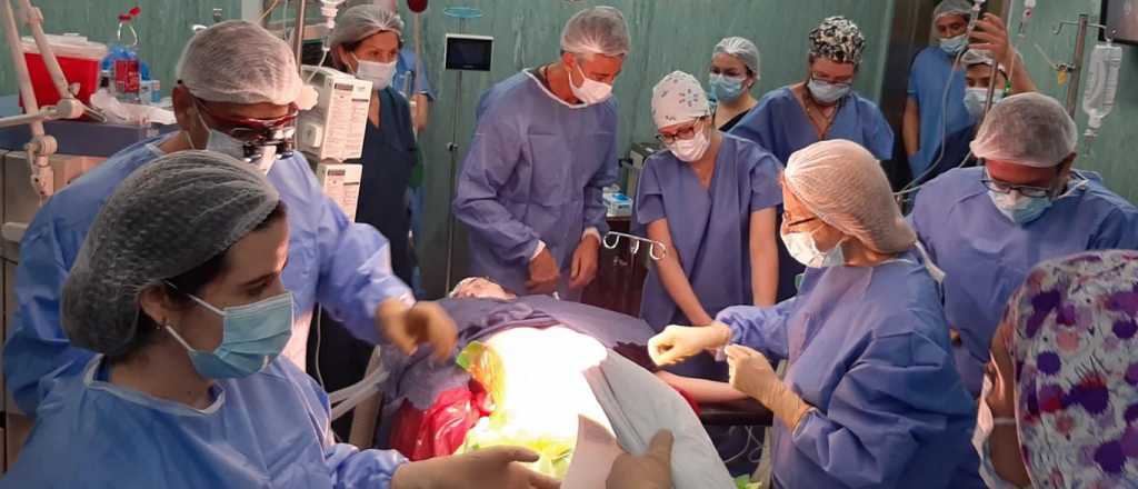 Hazaña en el Garrahan: operaron a una beba en el útero de su mamá