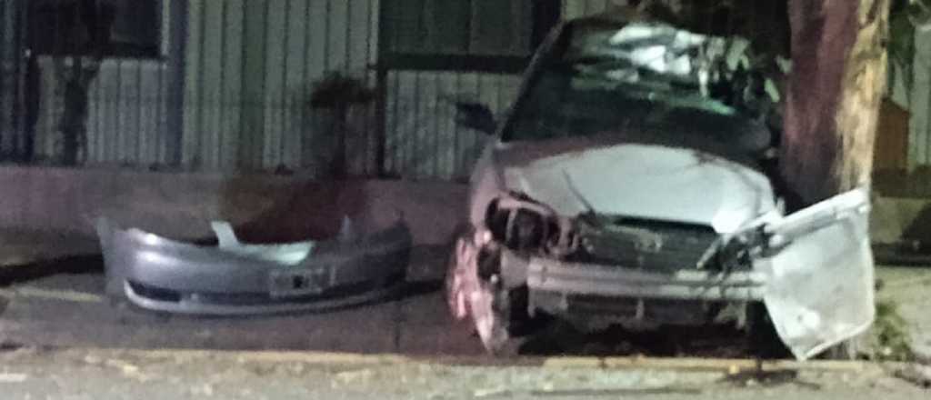 Un hombre chocó contra un árbol y murió en San Carlos