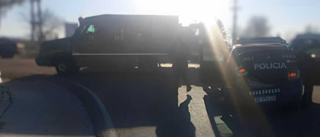 Un móvil policial chocó con un camión de caudales en el Valle de Uco