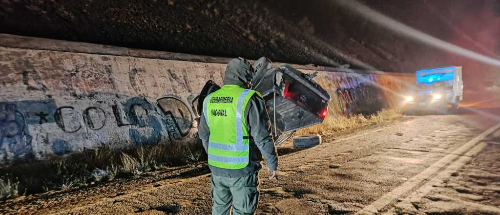 Una camioneta volcó en la Ruta 7