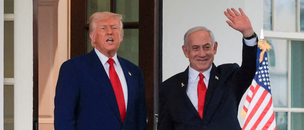 Trump advierte a Irán: "¿Por qué no habría un cambio de régimen?"