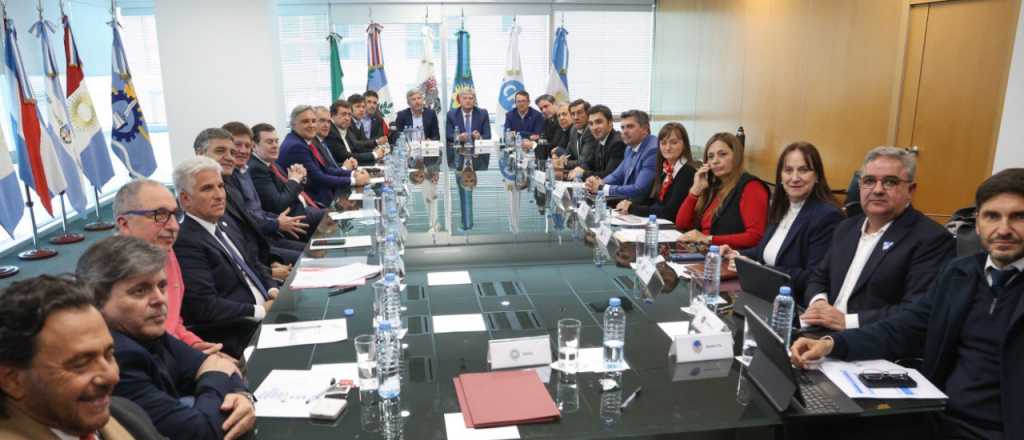 Los gobernadores piden coparticipar el Impuesto a los Combustibles