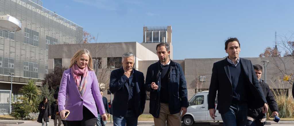 Una fortuna: la cooperadora "hackeada" maneja m&aacute;s plata que 6 municipios