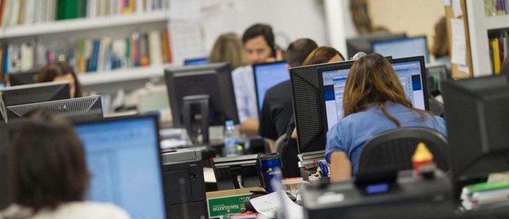 V&iacute;a DNU, Milei elimin&oacute; el d&iacute;a no laborable del "Trabajador del Estado"