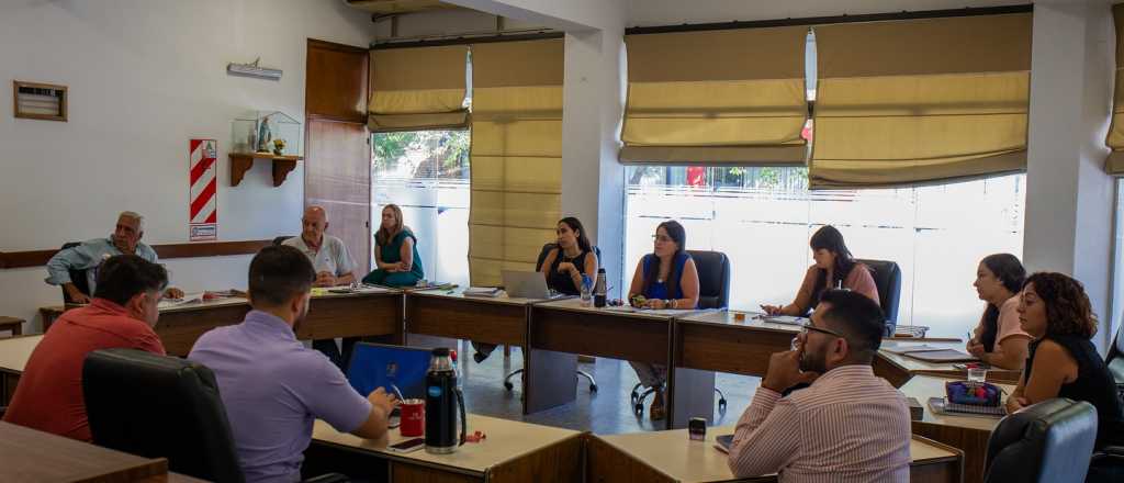 Maipú sacó su propia Ficha Limpia e incluyó "antidoping" a funcionarios