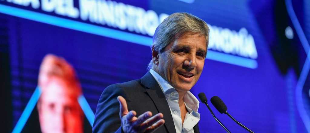 Caputo dijo que es "sano" que haya déficit de dólares