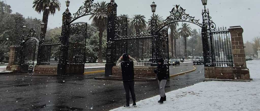Mendoza de blanco: la nieve cautivó a mendocinos y turistas