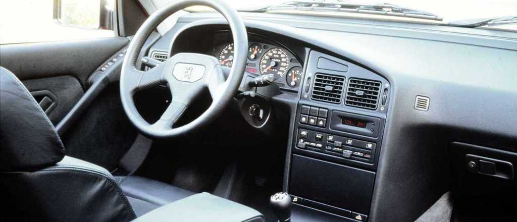 Siete curiosidades del auto que fue &iacute;cono de los '90