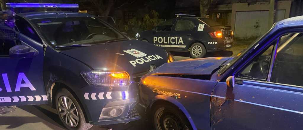 Un borracho chocó de frente contra un móvil policial en Rivadavia