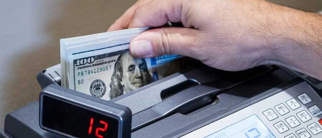 Los bancos venden el dólar a $1.460