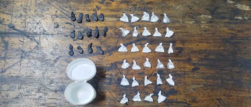 Interceptaron a dos adolescentes que transportaban cocaína