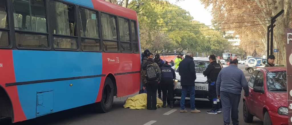 Un ex DT de la Lepra atropelló a una mujer en pleno Centro