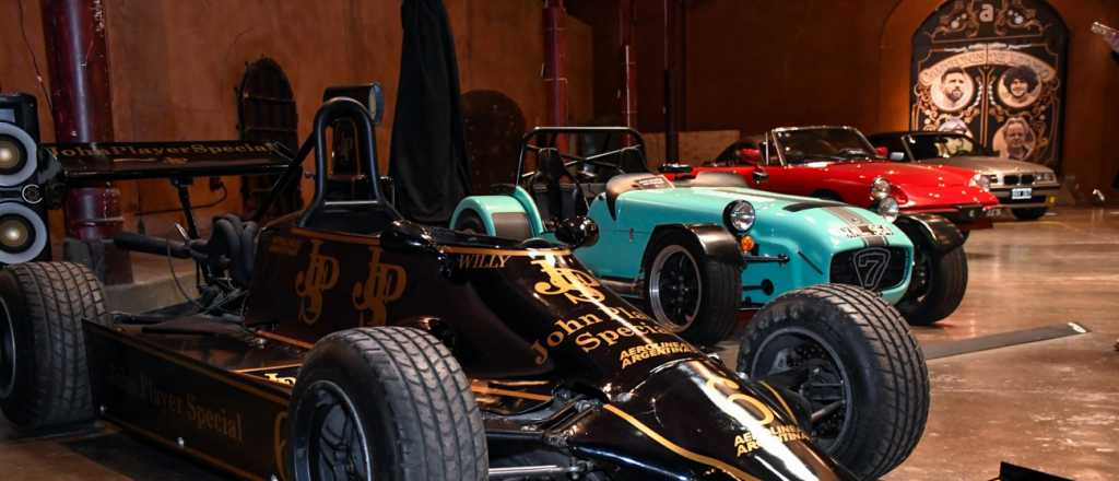 Foto: as&iacute; es el espacio de autos cl&aacute;sicos que abri&oacute; en una bodega de Guaymall&eacute;n