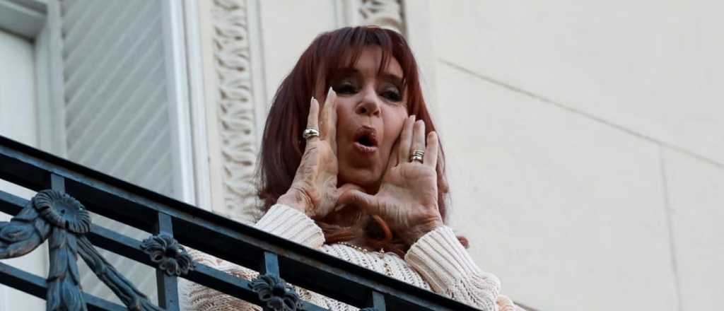 "Te van a sacar con un chaleco de fuerza": duro mensaje de CFK a Milei