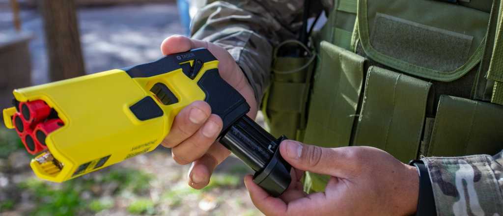 Con pistolas Taser redujeron a un hombre atrincherado en Las Heras