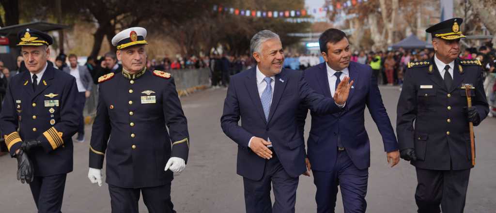 Cornejo y Lo Presti desfilaron en el festejo del Día de la Independencia
