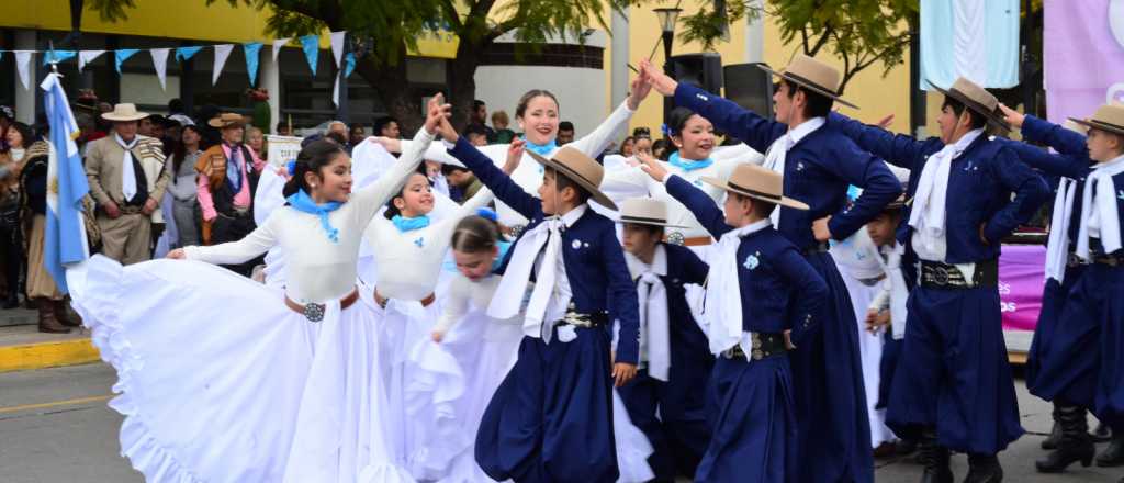 Godoy Cruz celebr&oacute; el 9 de Julio con actos oficiales y bailes tradicionales