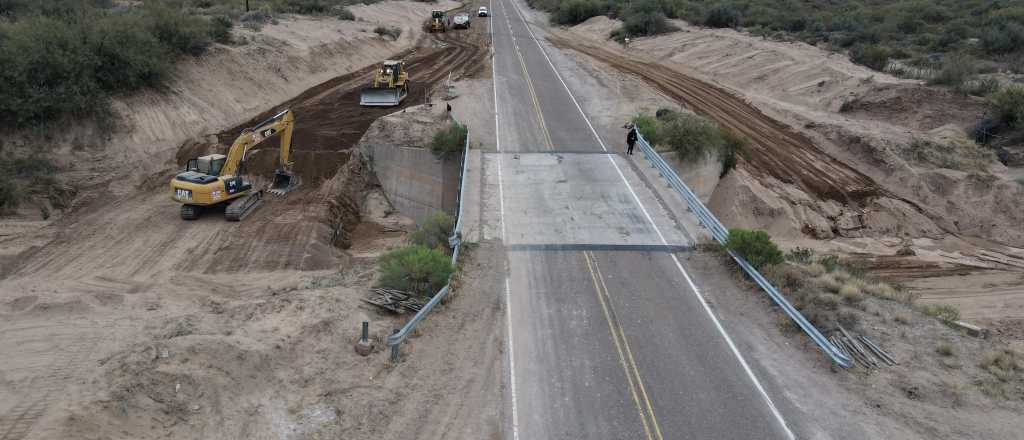 Reconstruyen un puente en Santa Rosa y hay desvíos