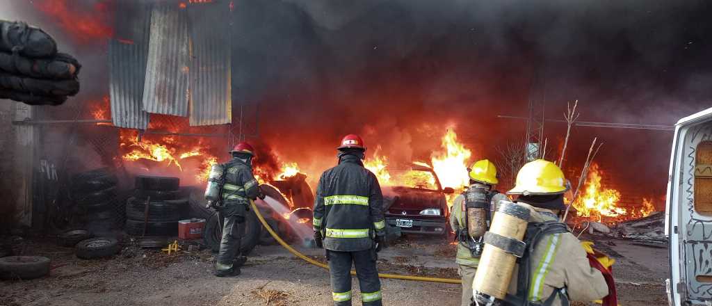 Se incendió un taller mecánico en Guaymallén
