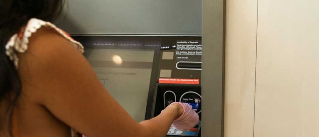 Más préstamos y menos depósitos