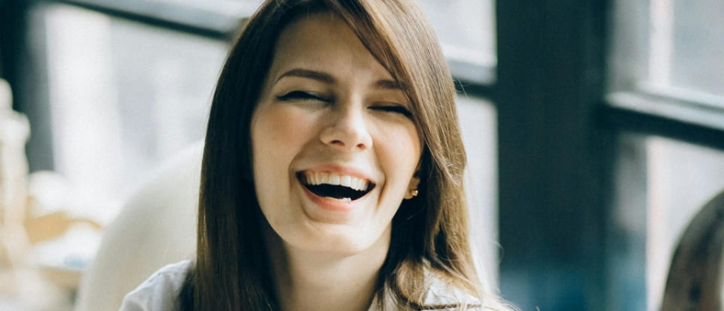 Las opciones de camisas para lograr outfits elegantes 