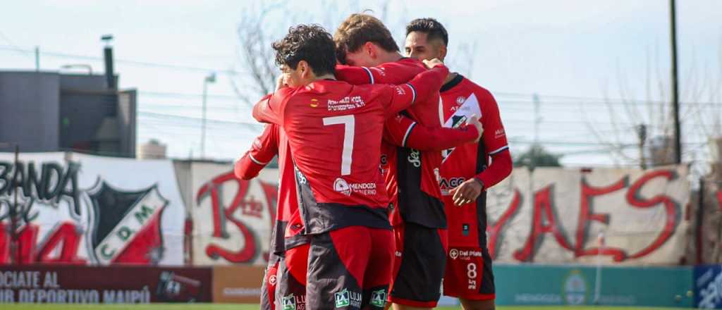 Maipú le ganó un duelo clave a Ferro y sigue prendido en la pelea