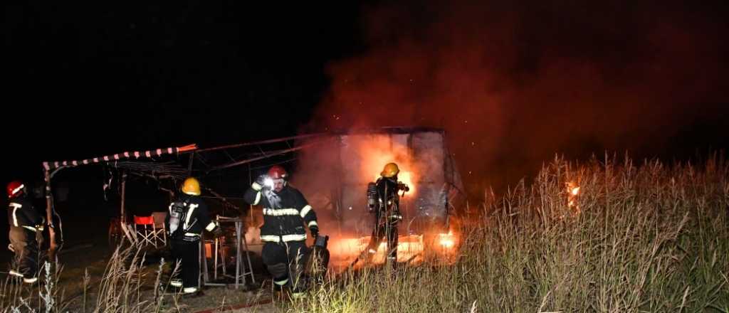 Un incendi&oacute; arras&oacute; parte de una casa en Tunuy&aacute;n y murieron las mascotas