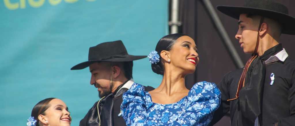 Junto a 10 mil mendocinos, Ciudad celebró en una peña por la Independencia 